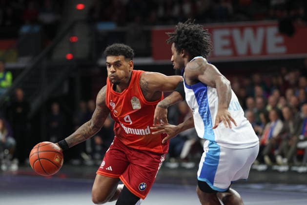 Xavier Rathan Mayes FC Bayern Basketball, 04 with Isaiah Swope Skyliners Frankfurt, 01 , GER, FC Bayern Basketball vs Skyliners Frankfurt, Basketball, easycredit Basketball Bundesliga, 21 Matchday, Season 2025 2026, 17 02 2026, GER, FC Bayern Basketball vs Skyliners Frankfurt, Basketball, easycredit Basketball Bundesliga, 21 Matchday, Season 2025 2026, 17 02 2026 Munich Copyright: xEibner-Pressefoto JennixMaulx EP_JML