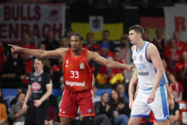 David McCormack FC Bayern Basketball, 33 with Jacob Knauf Skyliners Frankfurt, 25 , GER, FC Bayern Basketball vs Skyliners Frankfurt, Basketball, easycredit Basketball Bundesliga, 21 Matchday, Season 2025 2026, 17 02 2026, GER, FC Bayern Basketball vs Skyliners Frankfurt, Basketball, easycredit Basketball Bundesliga, 21 Matchday, Season 2025 2026, 17 02 2026 Munich Copyright: xEibner-Pressefoto JennixMaulx EP_JML