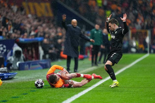 Galatasaray v Juventus - UEFA Champions League ISTANBUL, TURKIYE - FEBRUARY 17: Baris Alper Yilmaz of Galatasaray competes against Francisco Conceicao of Juventus during the UEFA Champions League round of 16 play-off first-leg match between Juventus and Galatasaray at RAMS Park stadium in Istanbul, Turkiye on February 17, 2026. Adem Kutucu Anadolu Istanbul Turkey. Editorial use only. Please get in touch for any other usage.  Copyright: x2026xAnadoluxAdemxKutucux