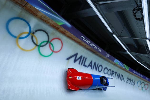 Olympische Winterspiele Milano Cortina 2026 Bob Zweierbob Männer am 17.02.2026 im Cortina Sliding Centre in Cortina d™Ampezzo Mihai Cristian Tentea George Iordache ( Rumänien ) *** Olympic Winter Games Milano Cortina 2026 Bobsleigh two-man on 17 02 2026 at the Cortina Sliding Center in Cortina d™Ampezzo Mihai Cristian Tentea George Iordache Romania xMSx
