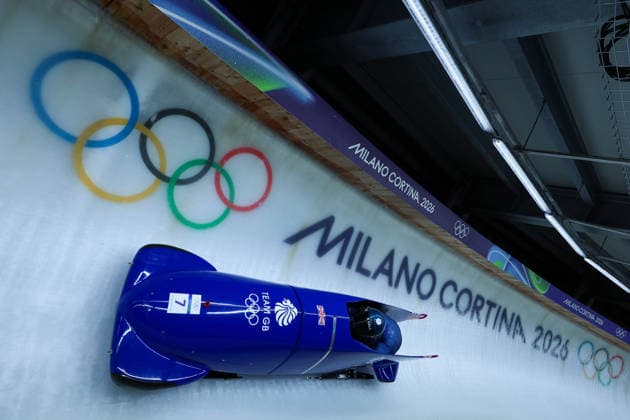 Olympische Winterspiele Milano Cortina 2026 Bob Zweierbob Männer am 17.02.2026 im Cortina Sliding Centre in Cortina d™Ampezzo Brad Hall Leon Greenwood ( Großbritannien ) *** Olympic Winter Games Milano Cortina 2026 Bobsleigh two-man on 17 02 2026 at the Cortina Sliding Center in Cortina d™Ampezzo Brad Hall Leon Greenwood Great Britain xMSx