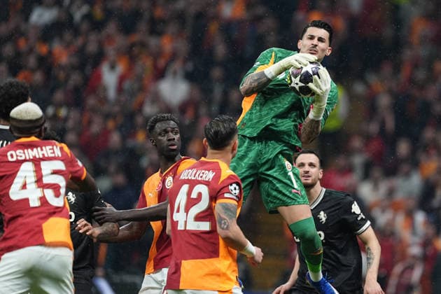 Galatasaray v Juventus - UEFA Champions League ISTANBUL, TURKIYE - FEBRUARY 17: Ugurcan Cakir of Galatasaray in action during UEFA Champions League last 16 playoff round first leg football match between Galatasaray and Juventus at RAMS Park in Istanbul, Turkiye on February 17, 2026. Adem Kutucu Anadolu Istanbul Turkey. Editorial use only. Please get in touch for any other usage.  Copyright: x2026xAnadoluxAdemxKutucux