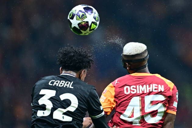 Galatasaray v Juventus - UEFA Champions League ISTANBUL, TURKIYE - FEBRUARY 17: Victor Osimhen (45) of Galatasaray in action against Juan Cabal (32) of Juventus during the UEFA Champions League round of 16 play-off first-leg match between Juventus and Galatasaray at RAMS Park stadium in Istanbul, Turkiye on February 17, 2026. Abdulhamid Hosbas Anadolu Istanbul Turkey. Editorial use only. Please get in touch for any other usage.  Copyright: x2026xAnadoluxAbdulhamidxHosbasx