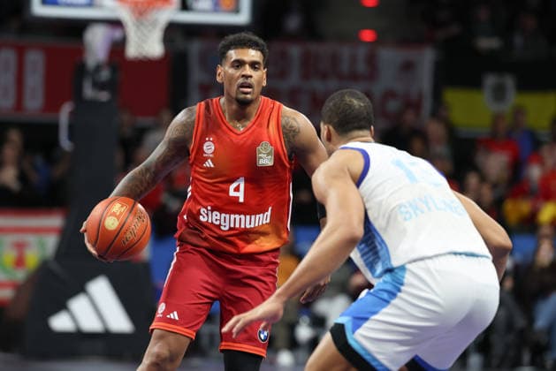 Xavier Rathan Mayes FC Bayern Basketball, 04 with Jaedon LeDee Skyliners Frankfurt, 13 , GER, FC Bayern Basketball vs Skyliners Frankfurt, Basketball, easycredit Basketball Bundesliga, 21 Matchday, Season 2025 2026, 17 02 2026, GER, FC Bayern Basketball vs Skyliners Frankfurt, Basketball, easycredit Basketball Bundesliga, 21 Matchday, Season 2025 2026, 17 02 2026 Munich Copyright: xEibner-Pressefoto JennixMaulx EP_JML
