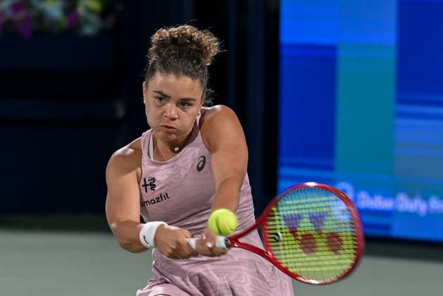 2026 Dubai Duty Free Tennis Championship DUBAI, UNITED ARAB EMIRATES - FEBRUARY 17: Jasmine Paolini of Italy in action against Alexandra Eala (not seen) of Philippines during the women s singles match of the Dubai Duty Free Tennis Championships at Abu Dhabi International Tennis Centre in Dubai, United Arab Emirates, on February 17, 2026. Waleed Zein Anadolu Dubai United Arab Emirates. Editorial use only. Please get in touch for any other usage.  Copyright: x2026xAnadoluxWaleedxZeinx