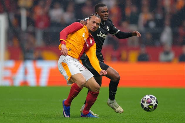 2026-02-17 Galatasaray SK v Juventus FC - UEFA Champions League 2025 26 League Knockout Play-off First Leg ISTANBUL, TURKEY - FEBRUARY 17: Leroy Sane of Galatasaray SK, Pierre Kalulu of Juventus FC during the UEFA Champions League 2025 26 League Knockout Play-off First Leg match between Galatasaray SK and Juventus FC at Rams Park Stadium on February 17, 2026 in Istanbul, Turkey. (Photo by BSR Agency) Istanbul Turkey Content not available for redistribution in The Netherlands directly or indirectly through any third parties. Copyright: xBSRxAgencyx