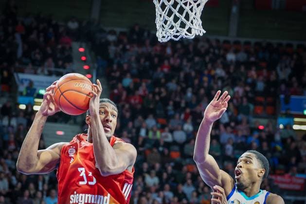 David McCormack 33 FC Bayern Muenchen Basketball in action against William Christmas 8 Skyliners Frankfurt , FC Bayern Muenchen Basketball vs Skyliners Frankfurt, easycredit BBL, BBL, Basketball, Men, Season 2025 2025, Regular Season, 21 Matchday, 17 02 2026 Muenchen Bayern Germany Copyright: xkolbert-press MartinxAgüerax