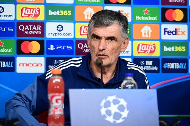 UEFA Champions League - Olympiacos FC press conference, PK, Pressekonferenz - JosÃ Luis Mendilibar, Olympiacos coach, and his player Costinha attend a press conference ahead of the UEFA Champions League Play-Offs 1st leg soccer match between Olympiacos FC and Bayer 04 Leverkusen in Piraeus, Greece, 17 February 2026. IMAGO ONE INCH PRODUCTIONS PIRAEUS GREECE Copyright: xONExINCHxPRODUCTIONSx 6857468