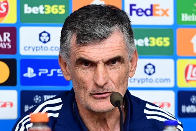 UEFA Champions League - Olympiacos FC press conference, PK, Pressekonferenz - JosÃ Luis Mendilibar, Olympiacos coach, and his player Costinha attend a press conference ahead of the UEFA Champions League Play-Offs 1st leg soccer match between Olympiacos FC and Bayer 04 Leverkusen in Piraeus, Greece, 17 February 2026. IMAGO ONE INCH PRODUCTIONS PIRAEUS GREECE Copyright: xONExINCHxPRODUCTIONSx 6857472