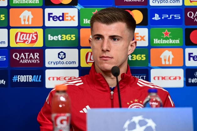 UEFA Champions League - Olympiacos FC press conference, PK, Pressekonferenz - JosÃ Luis Mendilibar, Olympiacos coach, and his player Costinha attend a press conference ahead of the UEFA Champions League Play-Offs 1st leg soccer match between Olympiacos FC and Bayer 04 Leverkusen in Piraeus, Greece, 17 February 2026. IMAGO ONE INCH PRODUCTIONS PIRAEUS GREECE Copyright: xONExINCHxPRODUCTIONSx 6857433