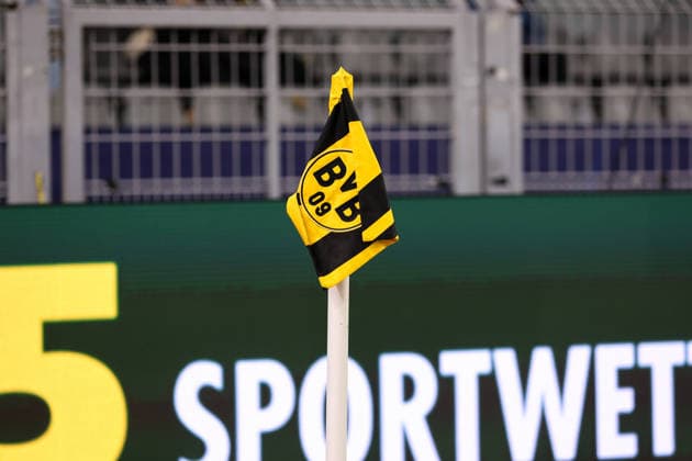 Signal Iduna Park, Corner flag GER, Borussia Dortmund vs Atalanta Bergamo, Football, Champions League, Play off, Season 2025 2026, 17 02 2026 GER, Borussia Dortmund vs Atalanta Bergamo, Football, Champions League, Play off, Season 2025 2026, 17 02 2026 Dortmund Copyright: xEibner-Pressefoto FrankxZeisingx EP_FZG