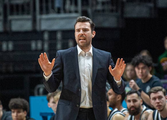 Basketball, Men, Season 2025 2026, easyCredit BBL 21 Matchday , Alba Berlin Hamburg Towers, Coach Benka Barloschky Hamburg , 17 02 2026, Copyright: xSebastianxRäppold MatthiasxKochx