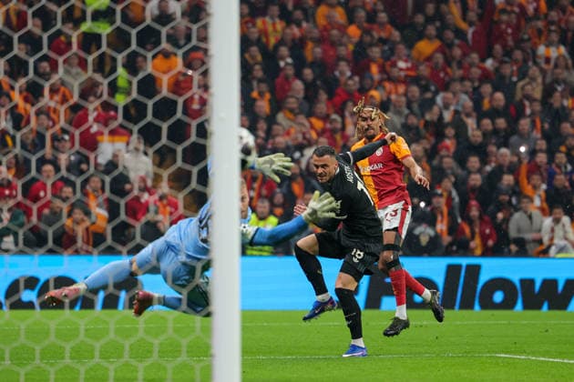 2026-02-17 Galatasaray SK v Juventus FC - UEFA Champions League 2025 26 League Knockout Play-off First Leg ISTANBUL, TURKEY - FEBRUARY 17: Sacha Boey of Galatasaray SK during the UEFA Champions League 2025 26 League Knockout Play-off First Leg match between Galatasaray SK and Juventus FC at Rams Park Stadium on February 17, 2026 in Istanbul, Turkey. (Photo by BSR Agency) Istanbul Turkey Content not available for redistribution in The Netherlands directly or indirectly through any third parties. Copyright: xBSRxAgencyx