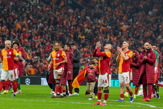 2026-02-17 Galatasaray SK v Juventus FC - UEFA Champions League 2025 26 League Knockout Play-off First Leg ISTANBUL, TURKEY - FEBRUARY 17: Lucas Torreira of Galatasaray SK, Roland Sallai of Galatasaray SK during the UEFA Champions League 2025 26 League Knockout Play-off First Leg match between Galatasaray SK and Juventus FC at Rams Park Stadium on February 17, 2026 in Istanbul, Turkey. (Photo by BSR Agency) Istanbul Turkey Content not available for redistribution in The Netherlands directly or indirectly through any third parties. Copyright: xBSRxAgencyx