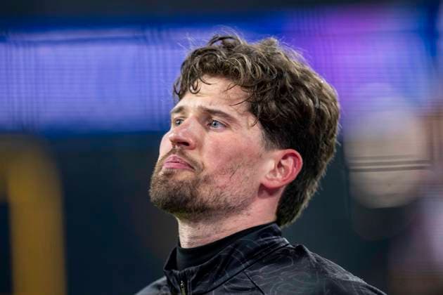 17 02 2026, Borussia Dortmund vs Atalanta Bergamo, UEFA Champions League, Playoffs Goalkeeper Gregor Kobel Borussia Dortmund warms up Regulations prohibit any use of photographs as image sequences and or quasi video Copyright: xDavidxInderliedx