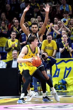 DEU, easyCredit BBL, ALBA vs Hamburg, 17 02 2026, Uber Arena, Berlin, DEU, easyCredit BBL, ALBA vs Hamburg, pictured Alex OÕConnell ALBA Berlin 3 , Kenneth Ogbe Hamburg Towers 25 nordphotoxGmbHx xEngler nph00076