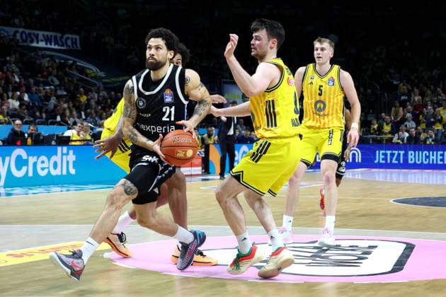 DEU, easyCredit BBL, ALBA vs Hamburg, 17 02 2026, Uber Arena, Berlin, DEU, easyCredit BBL, ALBA vs Hamburg, pictured JONAS MATTISSECK ALBA Berlin 9 , Sam Griesel ALBA Berlin 5 , Devon Daniels Hamburg Towers 21 nordphotoxGmbHx xEngler nph00076