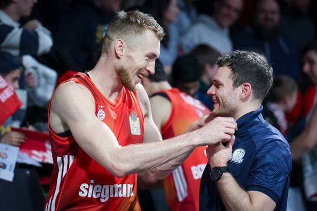 Niels Giffey 5 FC Bayern Muenchen Basketball is happy about the home win, FC Bayern Muenchen Basketball vs Skyliners Frankfurt, easycredit BBL, BBL, Basketball, Men, Season 2025 2025, Regular Season, 21 Matchday, 17 02 2026 Muenchen Bayern Germany Copyright: xkolbert-press MartinxAgüerax