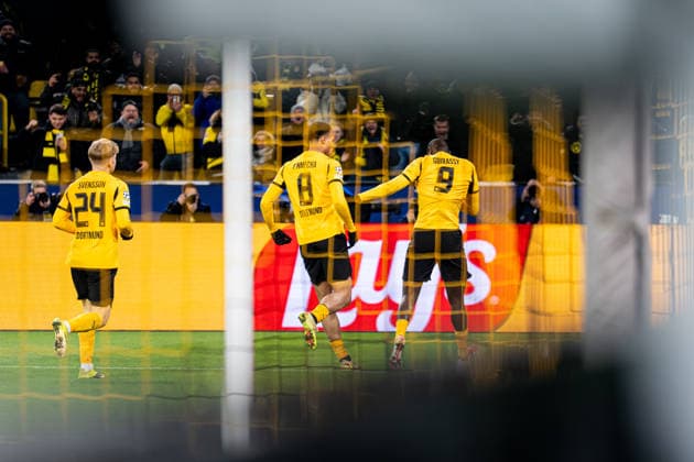 2026-02-17 Borussia Dortmund v Atalanta BC - UEFA Champions League 2025 26 League Knockout Play-off First Leg DORTMUND, GERMANY - FEBRUARY 17: Daniel Svensson of Borussia Dortmund, Felix Nmecha of Borussia Dortmund, Serhou Guirassy of Borussia Dortmund celebrate the early first goal during the UEFA Champions League 2025 26 League Knockout Play-off First Leg match between Borussia Dortmund and Atalanta BC at BVB Stadion Dortmund on February 17, 2026 in Dortmund, Germany. (Photo by Gabriel Calvino Alonso BSR Agency) Dortmund Germany Content not available for redistribution in The Netherlands directly or indirectly through any third parties. Copyright: xBSRxAgencyx