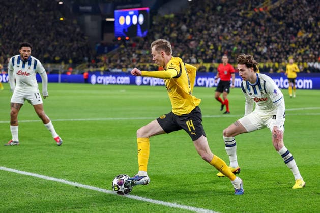17 02 2026, Football, UEFA Champions League, Borussia Dortmund Atalanta Bergamo, BVB Stadion, Play Offs first leg, Season 2025 2026 Maximilian Beier BVB 14 in duel against Lorenzo Bernasconi Atalanta Bergamo 47 Regulations prohibit any use of photographs as image sequences and or quasi video North Rhine-Westphalia Germany