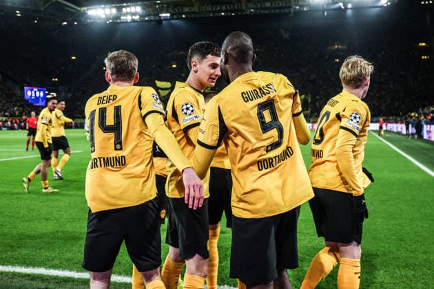 Sport, Football, UEFA Champions League season 2025 2026 PlayOffs first leg Borussia Dortmund Atalanta Bergamo 17 02 2026, SIGNAL IDUNA PARK Goal celebration Borussia Dortmund after the goal to 1 0 by Serhou Guirassy Borussia Dortmund, 9 the players are happy Dortmund SIGNAL IDUNA PARK North Rhine-Westphalia Germany