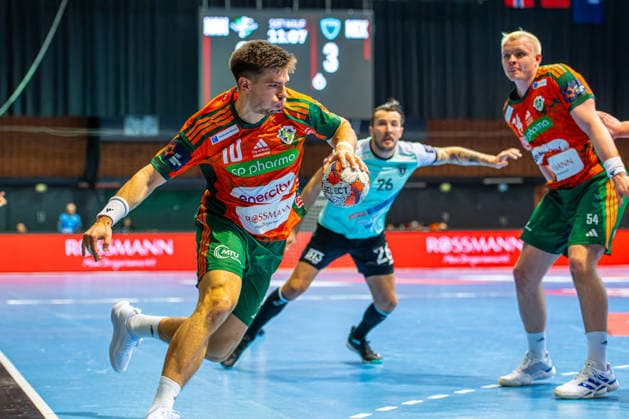 Renars Uscins TSV Hannover Burgdorf, Nr 10 L R , TSV Hannover Burgdorf orange against RK Nexe mint 1 Matchday of the Main Round EHF European League 2025 2026 17 02 2026, Swiss Life Hall Hannover, GER , Copyright: xJanxGuentherx xTSVxHannover-Burgdorfx