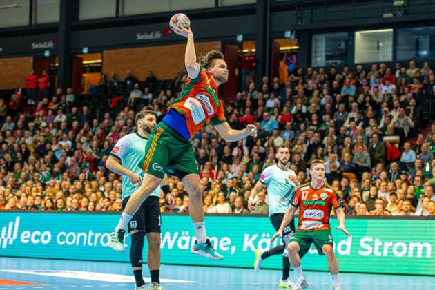 Thomas Solstad TSV Hannover Burgdorf, Nr 44 L R , TSV Hannover Burgdorf orange against RK Nexe mint 1 Matchday of the Main Round EHF European League 2025 2026 17 02 2026, Swiss Life Hall Hannover, GER , Copyright: xJanxGuentherx xTSVxHannover-Burgdorfx