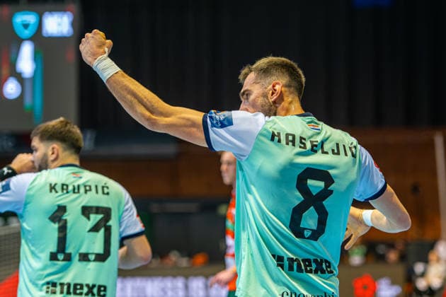 Ibrahim Haseljic RK Nexe, Nr 8 L R , TSV Hannover Burgdorf orange against RK Nexe mint 1 Matchday of the Main Round EHF European League 2025 2026 17 02 2026, Swiss Life Hall Hannover, GER , Copyright: xJanxGuentherx xTSVxHannover-Burgdorfx