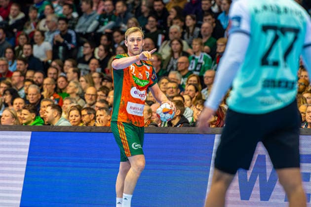 Marian Michalczik TSV Hannover Burgdorf, Nr 22 L R , TSV Hannover Burgdorf orange against RK Nexe mint 1 Matchday of the Main Round EHF European League 2025 2026 17 02 2026, Swiss Life Hall Hannover, GER , Copyright: xJanxGuentherx xTSVxHannover-Burgdorfx