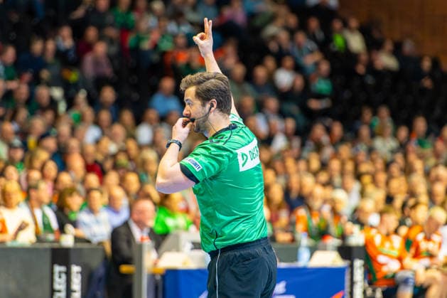 Jorgen Jorstad Referee, NOR L R , TSV Hannover Burgdorf orange against RK Nexe mint 1 Matchday of the Main Round EHF European League 2025 2026 17 02 2026, Swiss Life Hall Hannover, GER , Copyright: xJanxGuentherx xTSVxHannover-Burgdorfx