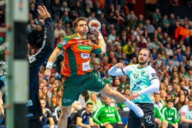 Renars Uscins TSV Hannover Burgdorf, Nr 10 L R , TSV Hannover Burgdorf orange against RK Nexe mint 1 Matchday of the Main Round EHF European League 2025 2026 17 02 2026, Swiss Life Hall Hannover, GER , Copyright: xJanxGuentherx xTSVxHannover-Burgdorfx