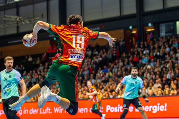 Marius Steinhauser TSV Hannover Burgdorf, Nr 19 L R , TSV Hannover Burgdorf orange against RK Nexe mint 1 Matchday of the Main Round EHF European League 2025 2026 17 02 2026, Swiss Life Hall Hannover, GER , Copyright: xJanxGuentherx xTSVxHannover-Burgdorfx