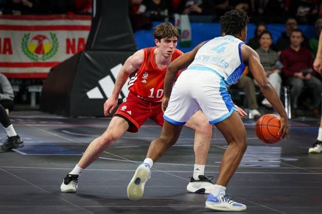 Justinian Jessup 10 FC Bayern Muenchen Basketball defends against Nahiem Alleyne 4 Skyliners Frankfurt , FC Bayern Muenchen Basketball vs Skyliners Frankfurt, easycredit BBL, BBL, Basketball, Men, Season 2025 2025, Regular Season, 21 Matchday, 17 02 2026 Muenchen Bayern Germany Copyright: xkolbert-press MartinxAgüerax