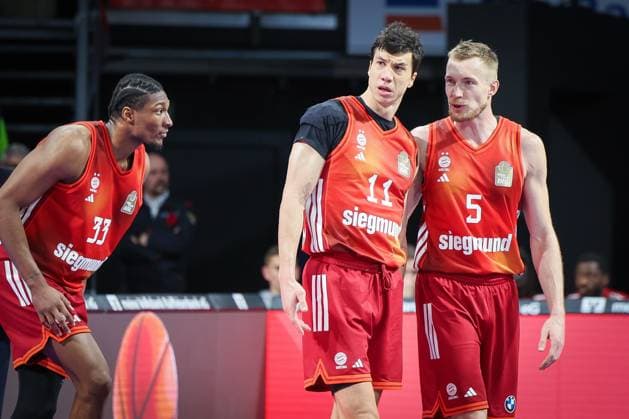 Vladimir Lucic 11 FC Bayern Muenchen Basketball and Niels Giffey 5 FC Bayern Muenchen Basketball in conversation, FC Bayern Muenchen Basketball vs Skyliners Frankfurt, easycredit BBL, BBL, Basketball, Men, Season 2025 2025, Regular Season, 21 Matchday, 17 02 2026 Muenchen Bayern Germany Copyright: xkolbert-press MartinxAgüerax