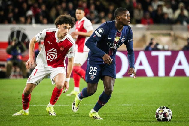 February 17, 2026, Monaco, France, Monaco: Maghnes AKLIOUCHE of Monaco and Nuno MENDES of PSG during the UEFA Champions League match between AS Monaco and Paris Saint-Germain at Louis II Stadium on February 17, 2026 in Monaco, Monaco. Monaco Monaco - ZUMAm308 20260217_zsp_m308_003 Copyright: xMatthieuxMirvillex
