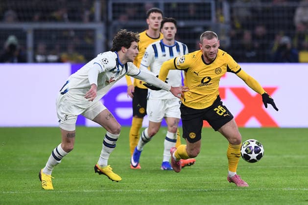 Soccer UEFA Champions League Play off first leg Borussia Dortmund Atalanta Bergamo on 17 02 2026 at Signal Iduna Park in Dortmund Lorenzo Bernasconi Bergamo , left Julian Ryerson Dortmund , right xRx