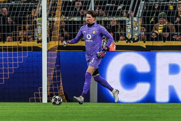 Sport, Football, UEFA Champions League season 2025 2026 PlayOffs first leg Borussia Dortmund Atalanta Bergamo 17 02 2026, SIGNAL IDUNA PARK Gregor Kobel Borussia Dortmund, 1 Dortmund SIGNAL IDUNA PARK North Rhine-Westphalia Germany