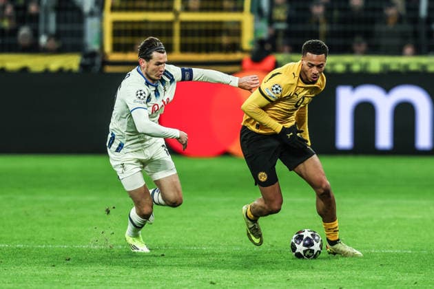 Sport, Football, UEFA Champions League season 2025 2026 PlayOffs first leg Borussia Dortmund Atalanta Bergamo 17 02 2026, SIGNAL IDUNA PARK Marten de Roon Atalanta Bergamo, 15 Felix Nmecha Borussia Dortmund, 8 Dortmund SIGNAL IDUNA PARK North Rhine-Westphalia Germany