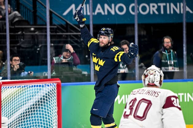 17 02 2026, Milano, Santa Giulia Ice hockey, Eishockey Arena, Winter Olympics: Sweden - Latvia (Ice Hockey), Adrian Kempe of Sweden celebrate his goal Milano Santa Giulia Ice Hockey Arena Lombardy Italy *** 17 02 2026, Milano, Santa Giulia Ice Hockey Arena, Winter Olympics Sweden Latvia Ice Hockey , Adrian Kempe of Sweden celebrate his goal Milano Santa Giulia Ice Hockey Arena Lombardy Italy Copyright: xJustPictures.ch AndreaxBrancax jp-en-AnBr-AB-AAB_303117022026