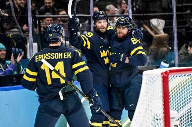 17 02 2026, Milano, Santa Giulia Ice hockey, Eishockey Arena, Winter Olympics: Sweden - Latvia (Ice Hockey), Adrian Kempe of Sweden (C) celebrate his goal with William Nylander of Sweden (R) and Joel Eriksson Ek of Sweden (L) Milano Santa Giulia Ice Hockey Arena Lombardy Italy *** 17 02 2026, Milano, Santa Giulia Ice Hockey Arena, Winter Olympics Sweden Latvia Ice Hockey , Adrian Kempe of Sweden C celebrate his goal with William Nylander of Sweden R and Joel Eriksson Ek of Sweden L Milano Santa Giulia Ice Hockey Arena Lombardy Italy Copyright: xJustPictures.ch AndreaxBrancax jp-en-AnBr-AB-AAB_306717022026