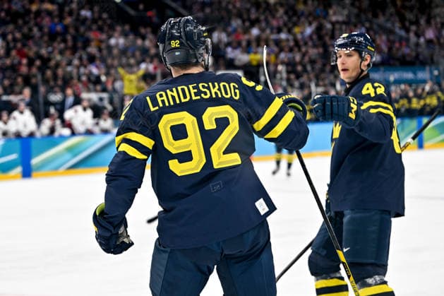 17 02 2026, Milano, Santa Giulia Ice hockey, Eishockey Arena, Winter Olympics: Sweden - Latvia (Ice Hockey), Gabriel Landeskog of Sweden (L) celebrate his goal with Gustav Forsling of Sweden (R) Milano Santa Giulia Ice Hockey Arena Lombardy Italy *** 17 02 2026, Milano, Santa Giulia Ice Hockey Arena, Winter Olympics Sweden Latvia Ice Hockey , Gabriel Landeskog of Sweden L celebrate his goal with Gustav Forsling of Sweden R Milano Santa Giulia Ice Hockey Arena Lombardy Italy Copyright: xJustPictures.ch AndreaxBrancax jp-en-AnBr-AB-AAB_322117022026