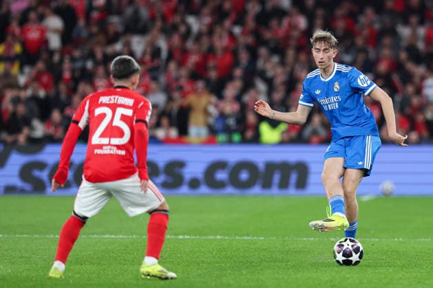 February 17, 2026, Lisbon, Lisbon, Portugal: Gianluca Prestianni of SL Benfica and Dean Huijsen of Real Madrid CF in action during the UEFA Champions League 2025 26 League Knockout Play-off First Leg match between SL Benfica and Real Madrid C.F. at Estadio do SL Benfica on February 17, 2026 in Lisbon, Portugal. SL Benfica V Real Madrid C.F. - UEFA Champions League 2025 26 League Knockout Play-Off First Leg  - ZUMAa181 20260217_zaa_a181_091 Copyright: xIrinaxR.xHipolitox
