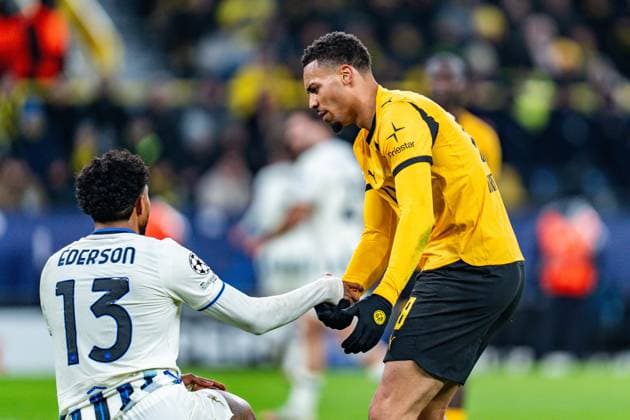 17 02 2026, Borussia Dortmund vs Atalanta Bergamo, UEFA Champions League, Playoffs Felix Nmecha Borussia Dortmund, 8 Ederson Atalanta Bergamo Regulations prohibit any use of photographs as image sequences and or quasi video Copyright: xBahhoxKarax