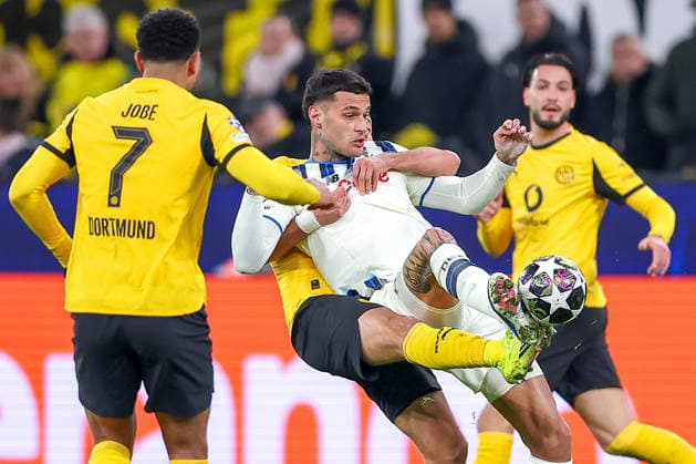 17 02 2026, Football, UEFA Champions League, Borussia Dortmund Atalanta Bergamo, BVB Stadion, Play Offs first leg, Season 2025 2026 Gianluca Scamacca Atalanta Bergamo 09 in duel against Jobe Bellingham BVB 07 Waldemar Anton BVB 03 Ramy Bensebaini BVB 05 Regulations prohibit any use of photographs as image sequences and or quasi video Nordrhein Westfalen Germany