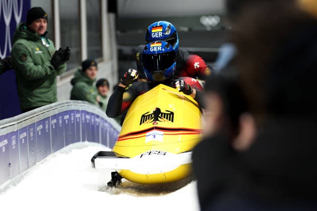 Olympische Winterspiele Milano Cortina 2026 Bob Zweierbob Männer am 17.02.2026 im Cortina Sliding Centre in Cortina d™Ampezzo Johannes Lochner Georg Fleischhauer ( Deutschland ) gewinnen die Gold Medaille *** Olympic Winter Games Milano Cortina 2026 Bobsleigh two-man on 17 02 2026 at the Cortina Sliding Center in Cortina d™Ampezzo Johannes Lochner Georg Fleischhauer Germany win the gold medal xMSx