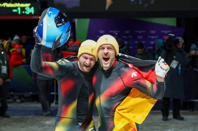 Olympische Winterspiele Milano Cortina 2026 Bob Zweierbob Männer am 17.02.2026 im Cortina Sliding Centre in Cortina d™Ampezzo Johannes Lochner Georg Fleischhauer ( Deutschland ) gewinnen die Gold Medaille *** Olympic Winter Games Milano Cortina 2026 Bobsleigh two-man on 17 02 2026 at the Cortina Sliding Center in Cortina d™Ampezzo Johannes Lochner Georg Fleischhauer Germany win the gold medal xMSx