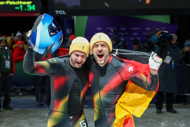 Olympische Winterspiele Milano Cortina 2026 Bob Zweierbob Männer am 17.02.2026 im Cortina Sliding Centre in Cortina d™Ampezzo Johannes Lochner Georg Fleischhauer ( Deutschland ) gewinnen die Gold Medaille *** Olympic Winter Games Milano Cortina 2026 Bobsleigh two-man on 17 02 2026 at the Cortina Sliding Center in Cortina d™Ampezzo Johannes Lochner Georg Fleischhauer Germany win the gold medal xMSx