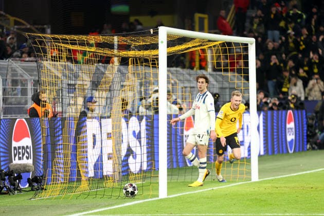 Goal celebration for 2 0 by Maximilian Beier Borussia Dortmund GER, Borussia Dortmund vs Atalanta Bergamo, Football, Champions League, Play off, Season 2025 2026, 17 02 2026 GER, Borussia Dortmund vs Atalanta Bergamo, Football, Champions League, Play off, Season 2025 2026, 17 02 2026 Dortmund Copyright: xEibner-Pressefoto FrankxZeisingx EP_FZG