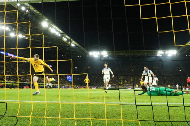 Dortmund, Germany, 17 02 26, Maximilian Beier Borussia Dortmund scores the 2 0 during the Champions League playoff match between Borussia Dortmund Atalanta Bergamo at Signal Iduna Park in Dortmund Photo by Joachim Bywaletz DFB DFL REGULATIONS PROHIBIT ANY USE OF PHOTOGRAPHS AS IMAGE SEQUENCES AND OR QUASI VIDEO Copyright: JoachimxBywaletz xJB-Sportfoto