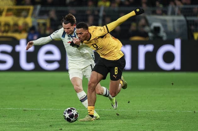 UEFA Champions League Borussia Dortmund Atalanta Bergamo on 17 02 2026 at Signal Iduna Park in Dortmund Marten de Roon Atalanta 15 vs Felix Nmecha Dortmund 8 MH